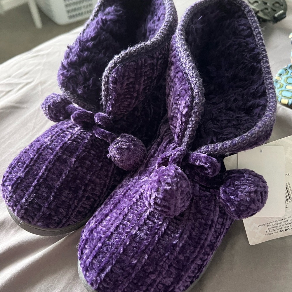 Muk Luks - slippers size xlg - Picture 3 of 7